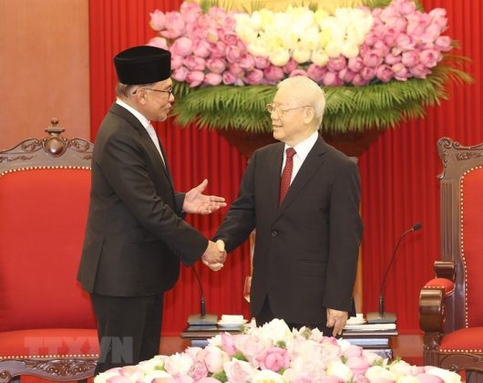 Tổng B&iacute; thư Nguyễn Ph&uacute; Trọng tiếp Thủ tướng Malaysia Anwar Ibrahim thăm ch&iacute;nh thức Việt Nam.
