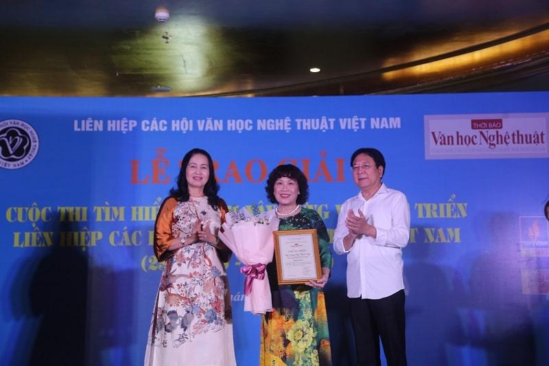 Trao giải cuộc thi Tìm hiểu 75 năm xây dựng và phát triển Liên hiệp các Hội Văn học nghệ thuật Việt Nam