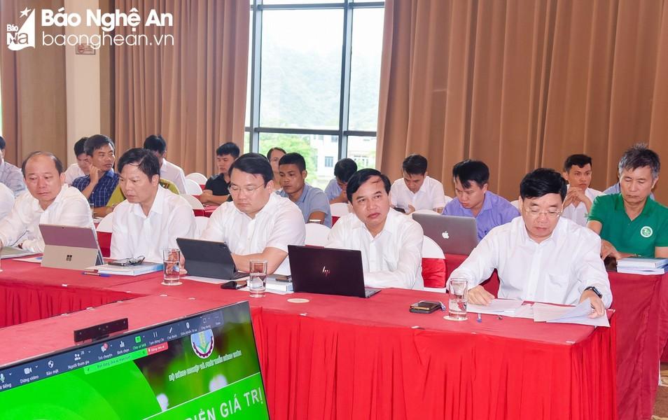 Các đại biểu tỉnh Nghệ An tham dự buổi tọa đàm. 