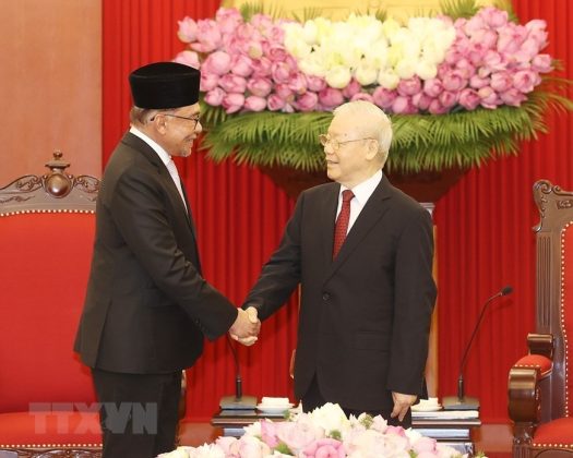 Tổng B&iacute; thư Nguyễn Ph&uacute; Trọng tiếp Thủ tướng Malaysia Anwar Ibrahim.
