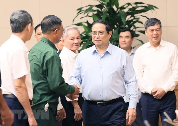 3 min 9 590x420 - Thủ tướng Phạm Minh Chính gặp người có công tiêu biểu tỉnh Nam Định