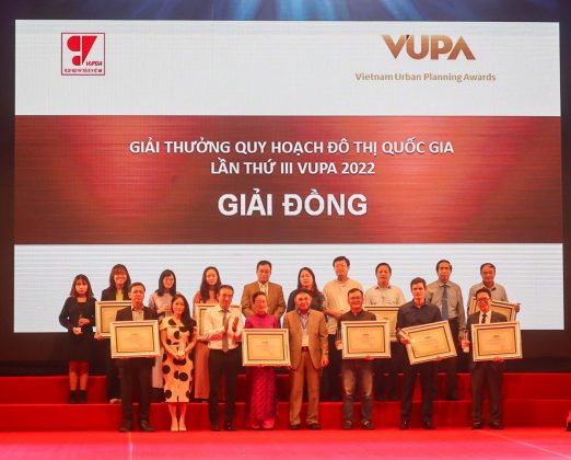 Trao c&aacute;c giải V&agrave;ng, Bạc, Đồng cho c&aacute;c đơn vị đoạt giải. 3