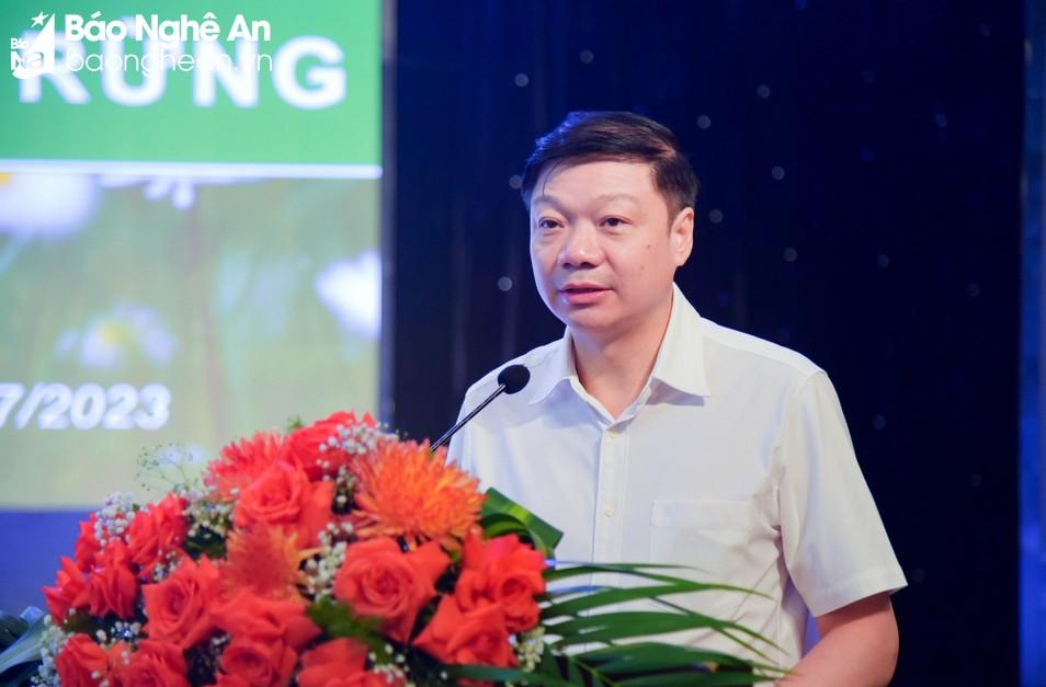 Lãnh đạo Cục Lâm nghiệp báo cáo về phát triển giá trị đa dụng của hệ sinh thái rừng. 