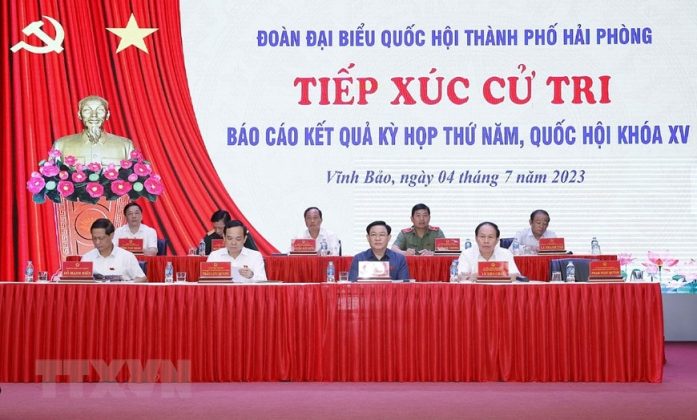 Chủ tịch Quốc hội Vương Đ&igrave;nh Huệ v&agrave; Đo&agrave;n đại biểu Quốc hội th&agrave;nh phố Hải Ph&ograve;ng tại buổi tiếp x&uacute;c cử tri huyện Vĩnh Bảo.