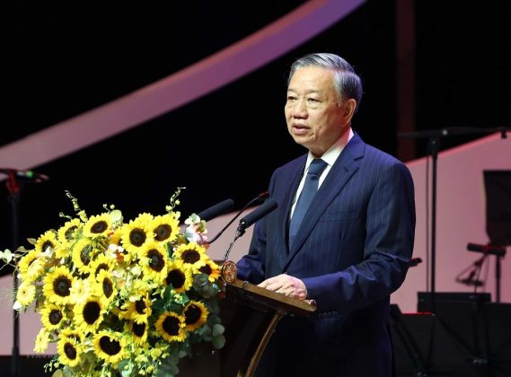5 min 15 569x420 - Thủ tướng Phạm Minh Chính dự Lễ Khánh thành Nhà hát Hồ Gươm