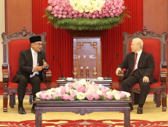 Tổng B&iacute; thư Nguyễn Ph&uacute; Trọng tiếp Thủ tướng Malaysia Anwar Ibrahim thăm ch&iacute;nh thức Việt Nam.