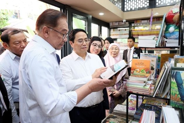 6 min 46 630x420 - Thủ tướng Việt Nam và Malaysia cùng thăm phố sách, thưởng thức càphê