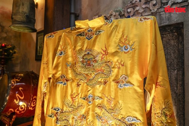 Nghề th&ecirc;u phục chế trang phục cung đ&igrave;nh l&agrave; n&eacute;t văn h&oacute;a truyền thống d&acirc;n tộc.