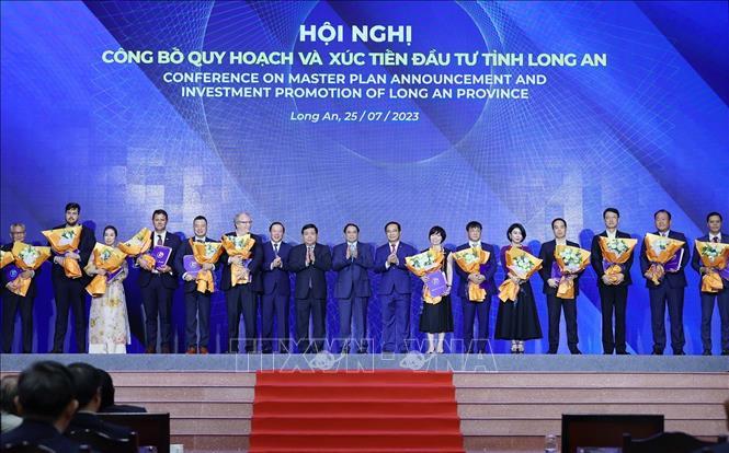 8 min 27 - Thủ tướng dự Hội nghị công bố quy hoạch và xúc tiến đầu tư tỉnh Long An