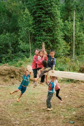 Đ&igrave;nh Minh chia sẻ du kh&aacute;ch c&oacute; thể gh&eacute; thăm Y T&yacute; v&agrave;o khoảng th&aacute;ng 9, th&aacute;ng 10 để săn m&acirc;y, ngắm l&uacute;a ch&iacute;n, thời tiết l&uacute;c n&agrave;y cũng m&aacute;t mẻ v&agrave; dễ chịu