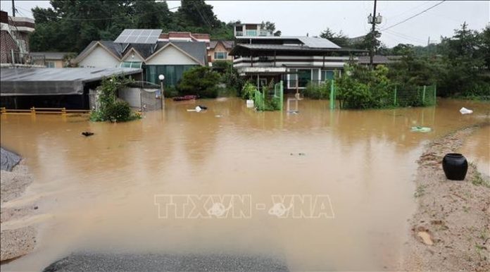 Mưa lũ tại Hàn Quốc gây thiệt hại lớn về người và tài sản