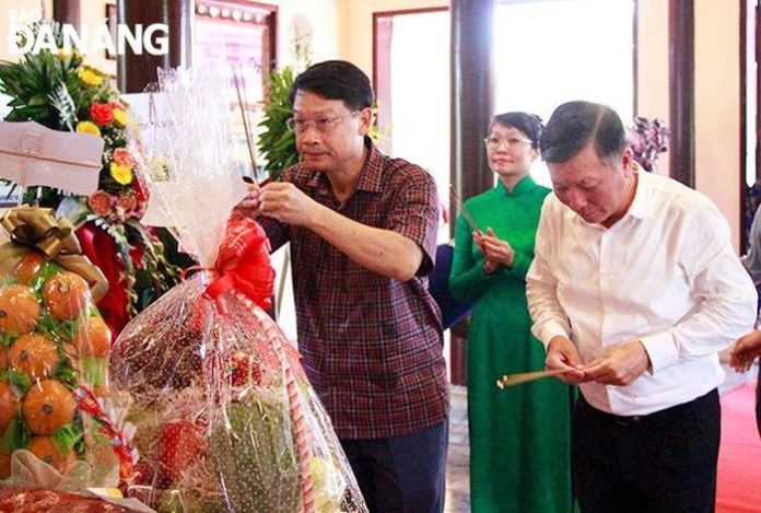 Video: Kỷ niệm 194 năm ngày mất Danh thần Thoại Ngọc Hầu Video: Kỷ niệm 194 năm ngày mất Danh thần Thoại Ngọc Hầu