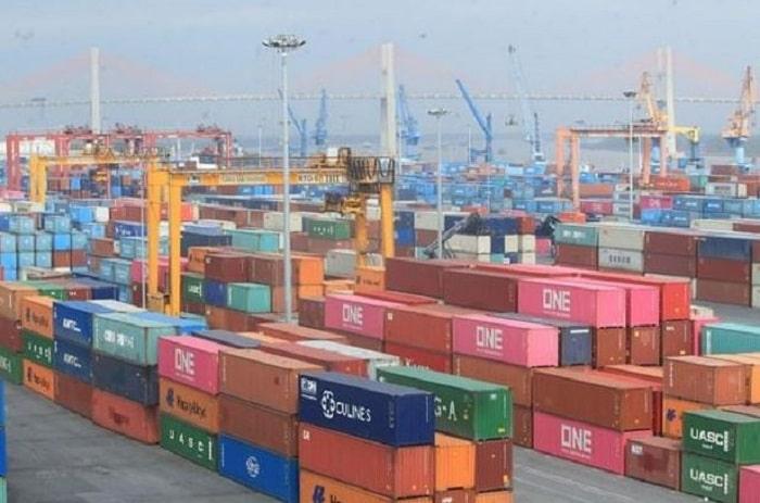 Hàng hóa xuất khẩu nhập khẩu và container từ các nước được thông qua tại Cảng Hải Phòng. 