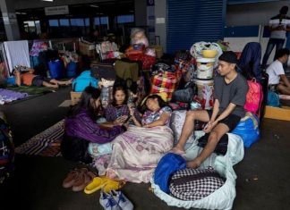 Bão Doksuri đổ bộ Philippines tàn phá nhiều ngôi nhà