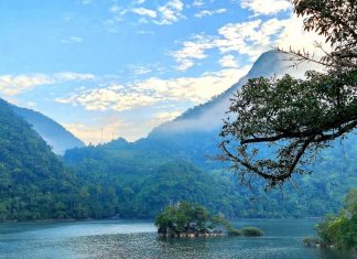 Mênh mông Ba Bể - Bút ký của Vũ Đảm