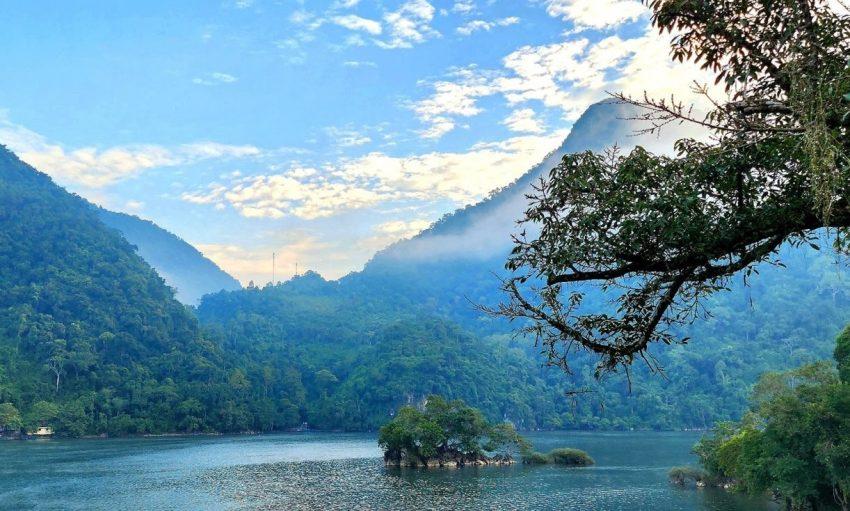 Mênh mông Ba Bể - Bút ký của Vũ Đảm