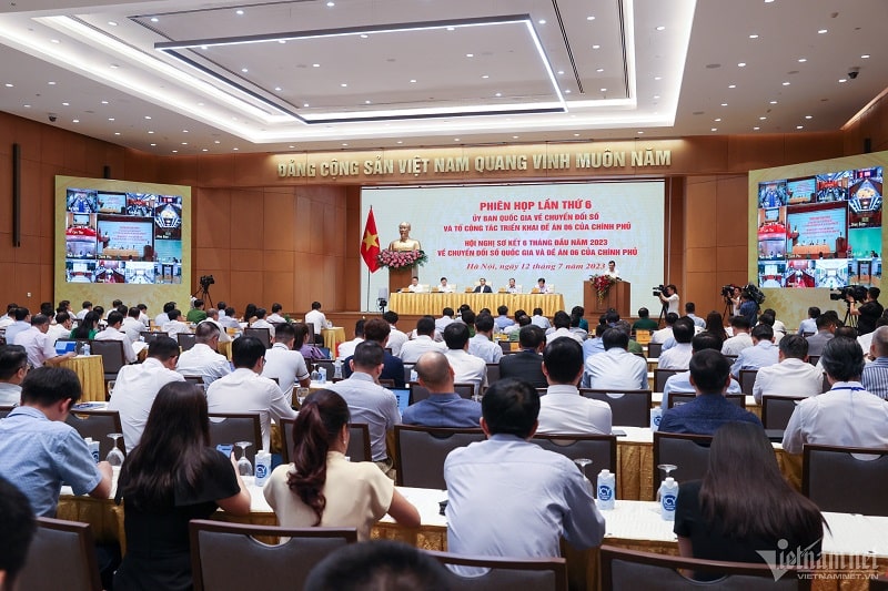 Hội nghị được kết nối trực tuyến từ trụ sở Chính phủ tới điểm cầu của các bộ, ngành, địa phương.