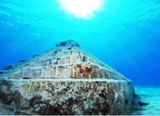 Thợ lặn vô tình phát hiện kim tự tháp gây tranh cãi dưới đáy biển Nhật Bản