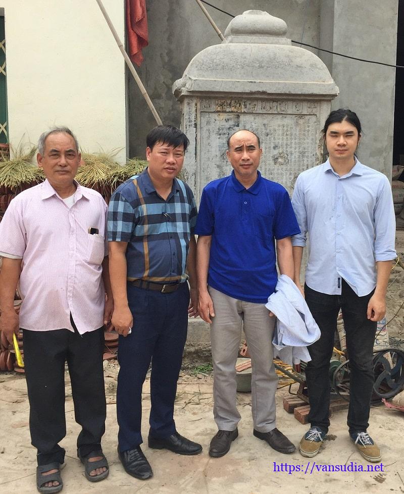 Nhà văn Phùng Văn Khai đi điền dã tại Nội Hoàng - Yên Dũng- Thái Nguyên