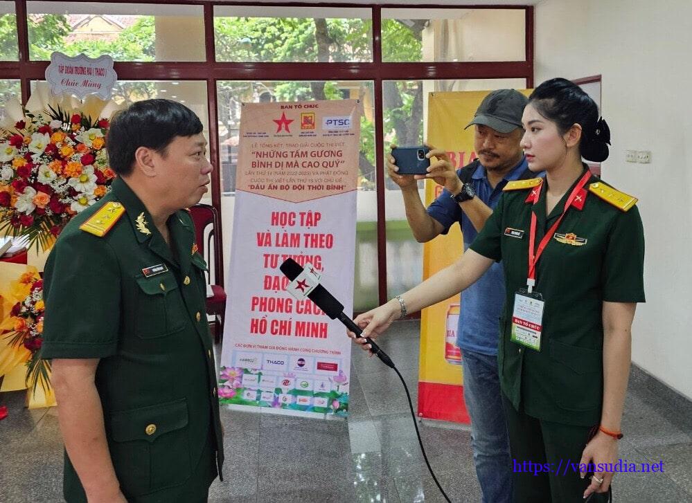 Xã hội hóa hoạt động văn học nghệ thuật ở Việt Nam - Những chuyển động và thách thức - Tác giả: Nhà văn Phùng Văn Khai Xã hội hóa hoạt động văn học nghệ thuật ở Việt Nam - Những chuyển động và thách thức - Tác giả: Nhà văn Phùng Văn Khai