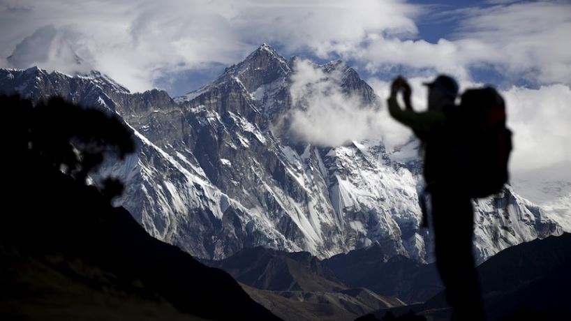 Nhiều người muốn chinh phục Everest dù ít kinh nghiệm leo núi.