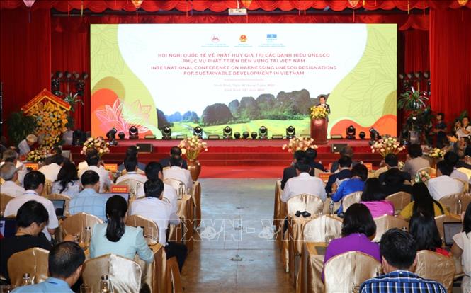 Quang canh Hoi nghi min - Phát huy giá trị các danh hiệu UNESCO phục vụ phát triển bền vững