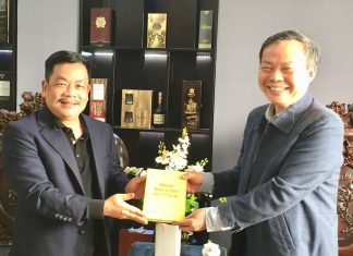 Thạc sĩ Phùng Văn Lực: Sông vẫn chảy bên trời – Tác giả: Nhà văn Phùng Văn Khai Thạc sĩ Phùng Văn Lực: Sông vẫn chảy bên trời - Tác giả: Nhà văn Phùng Văn Khai