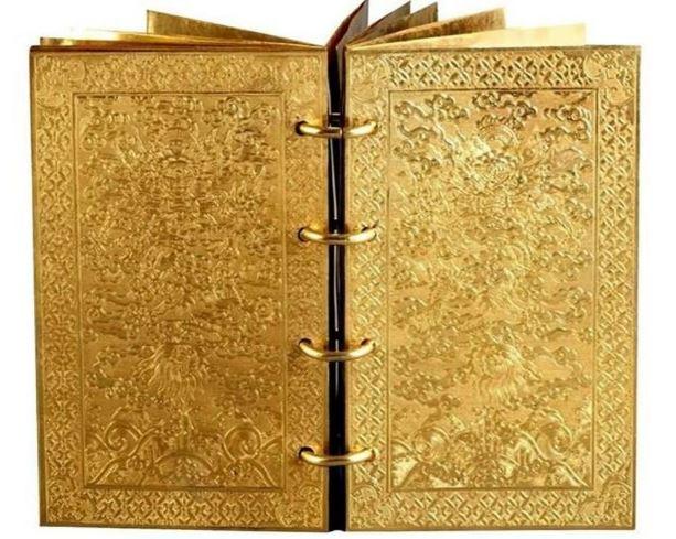 “Thánh chế mạng danh kim sách” do vua Minh Mạng ban hành vào năm 1823, hiện được bảo quản ở Bảo tàng Lịch sử Quốc gia Việt Nam. 