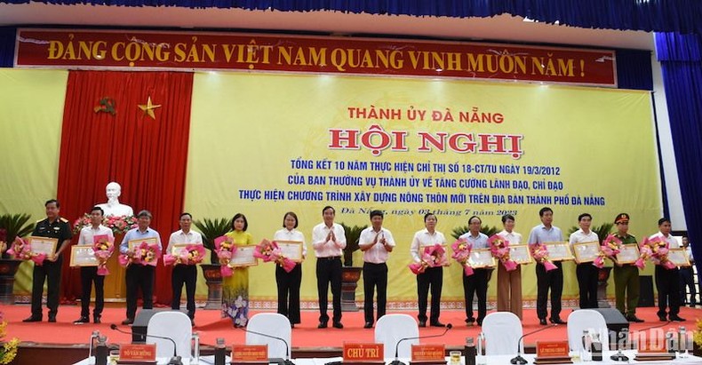 Thanh pho Da Nang tang Bang khen cho cac tap the xuat sac - Đà Nẵng: Chuẩn hóa cơ chế chính sách, huy động toàn nguồn lực xây dựng nông thôn mới