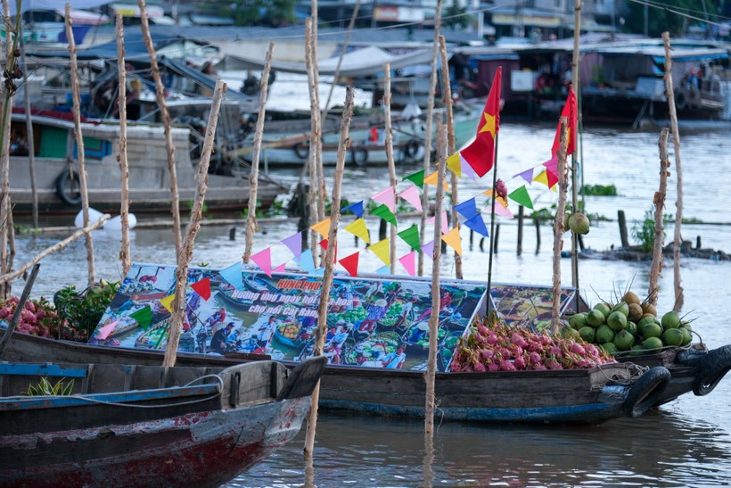 Trưng bày mô hình ghe, tàu