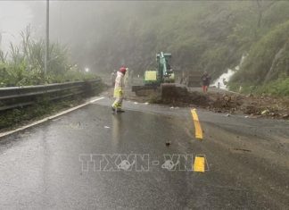 Sạt lở nghiêm trọng khiến đèo Bảo Lộc bị chia cắt