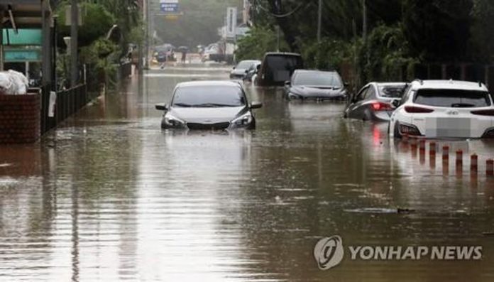Cơn bão bất thường Khanun đổ bộ Hàn Quốc, 'xuyên dọc' bán đảo Triều Tiên