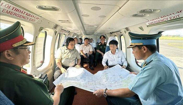 Thủ tướng Phạm Minh Chính khảo sát sạt lở bờ biển và đê biển một số địa phương Vùng Đồng bằng sông Cửu Long.