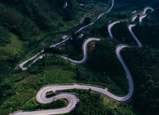 Hùng vĩ cung đường Hạnh Phúc ở Hà Giang, nơi 'đến sỏi đá cũng nở thành hoa'