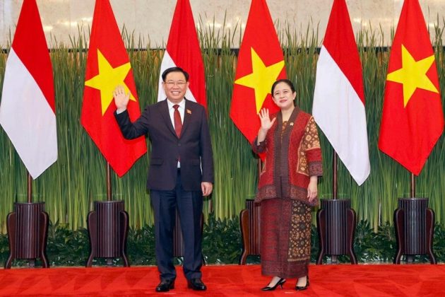 Chủ tịch Quốc hội Vương Đ&igrave;nh Huệ v&agrave; Chủ tịch Hạ viện Indonesia Puan Maharani chụp ảnh chung.