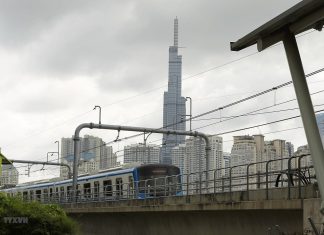 Đoàn tàu đầu tiên của tuyến Metro số 1 khởi hành chạy thử nghiệm
