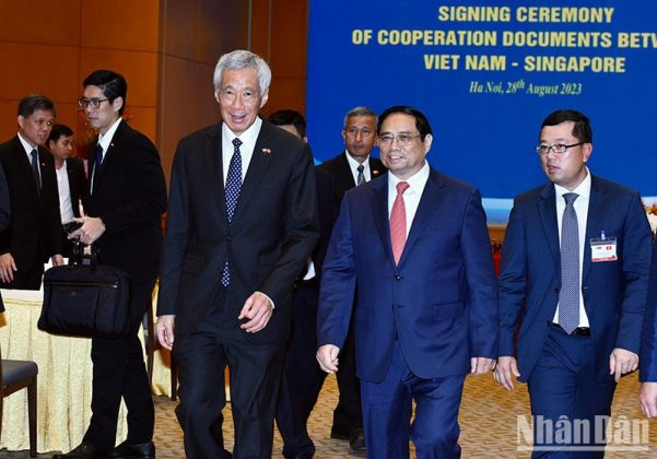 10 1 601x420 - Thủ tướng Phạm Minh Chính và Thủ tướng Singapore Lý Hiển Long chứng kiến Lễ ký kết văn kiện hợp tác