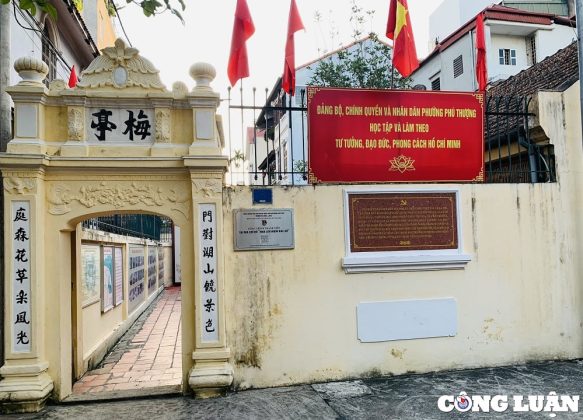 10 - Di t&iacute;ch nh&agrave; cụ Nguyễn Thị An (phường Ph&uacute; Thượng, quận T&acirc;y Hồ) l&agrave; nơi dừng ch&acirc;n nghỉ lại đầu ti&ecirc;n của Chủ tịch Hồ Ch&iacute; Minh tr&ecirc;n chặng đường từ chiến khu Việt Bắc trở về H&agrave; Nội từ ng&agrave;y 23/8/1945 để ra mắt quốc d&acirc;n đồng b&agrave;o, đọc bản Tuy&ecirc;n ng&ocirc;n độc lập khai sinh ra nước Việt Nam D&acirc;n chủ Cộng h&ograve;a v&agrave;o ng&agrave;y 2/9/1945.