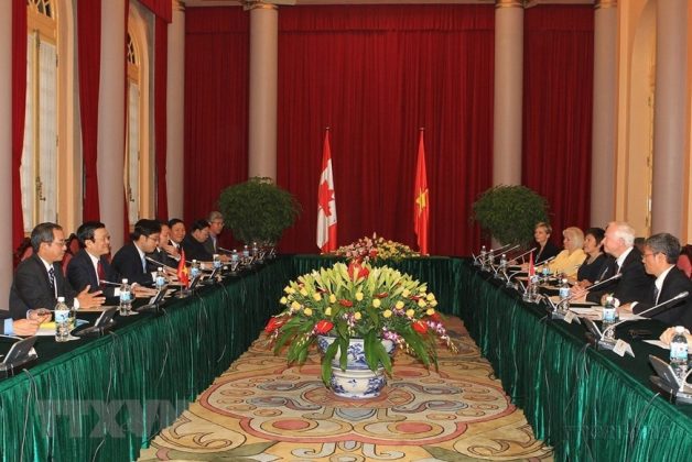 Chủ tịch nước Trương Tấn Sang hội đ&agrave;m với To&agrave;n quyền Canada David Johnston thăm cấp Nh&agrave; nước Việt Nam từ 16-19/11/2011. (Ảnh: Nguyễn Khang/TTXVN)