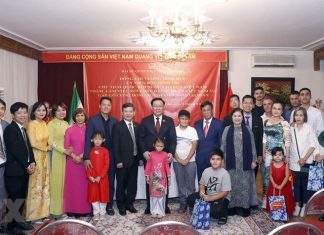 Chủ tịch Quốc hội gặp gỡ cộng đồng người Việt tại Iran
