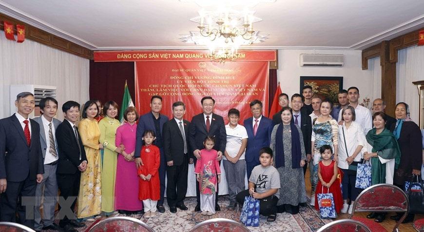 Chủ tịch Quốc hội gặp gỡ cộng đồng người Việt tại Iran
