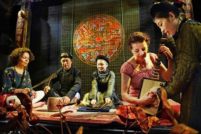 Với vai trò định hướng tư tưởng chính trị cho văn nghệ sĩ, trên cơ sở nắm chắc đường lối, quan điểm của Đảng