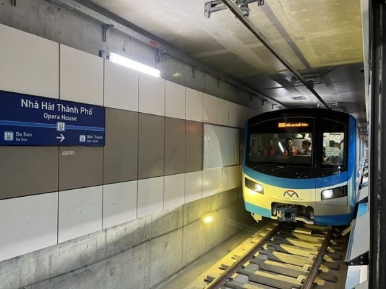 2 min 77 560x420 - Đoàn tàu đầu tiên của tuyến Metro số 1 khởi hành chạy thử nghiệm
