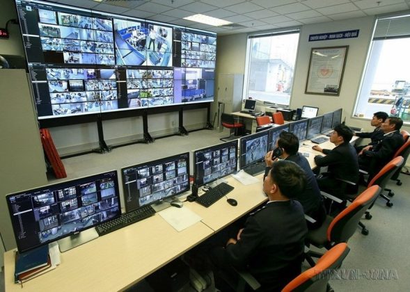 Năm 2022 l&agrave; năm đầu ti&ecirc;n Việt Nam tổ chức c&aacute;c hoạt động nh&acirc;n Ng&agrave;y Chuyển đổi số quốc gia. Trung t&acirc;m chỉ huy gi&aacute;m s&aacute;t hoạt động của nh&agrave; ga T2 thuộc Chi cục Hải quan Cửa khẩu S&acirc;n bay Quốc tế Nội B&agrave;i thuộc Cục Hải quan H&agrave; Nội. (Ảnh: Ho&agrave;ng H&ugrave;ng/TTXVN)
