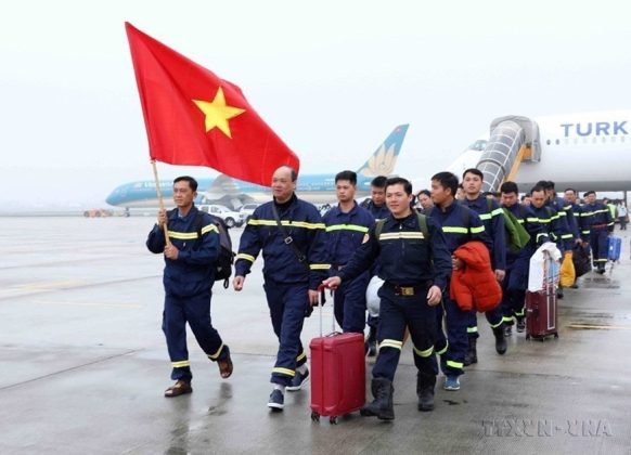Việt Nam l&agrave; một th&agrave;nh vi&ecirc;n t&iacute;ch cực, tin cậy, c&oacute; tr&aacute;ch nhiệm trong cộng đồng quốc tế. Lễ đ&oacute;n đội t&igrave;m kiếm cứu nạn v&agrave; cứu hộ Bộ C&ocirc;ng an ho&agrave;n th&agrave;nh nhiệm vụ, trở về từ Thổ Nhĩ Kỳ, năm 2023. (Ảnh: Phạm Ki&ecirc;n/TTXVN)