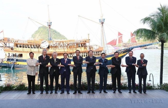 Thủ tướng Phạm Minh Ch&iacute;nh v&agrave; c&aacute;c trưởng đo&agrave;n dự Hội nghị Cấp cao ASEAN lần thứ 42 tại Labuan Bajo của Indonesia, năm 2023. (Ảnh: Dương Giang/TTXVN)