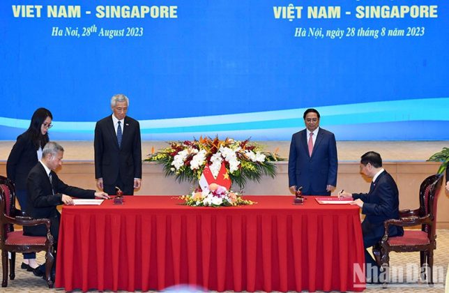 3 7 644x420 - Thủ tướng Phạm Minh Chính và Thủ tướng Singapore Lý Hiển Long chứng kiến Lễ ký kết văn kiện hợp tác