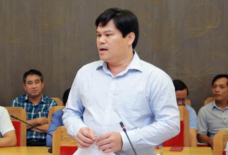 Phó Chủ tịch UBND tỉnh Quảng Ngãi Trần Phước Hiền đề nghị các nhà thầu tập trung khai thác mỏ vật liệu gọn theo một số điểm, giảm thiểu ảnh hưởng đến môi trường và cuộc sống, sinh hoạt của người dân 
