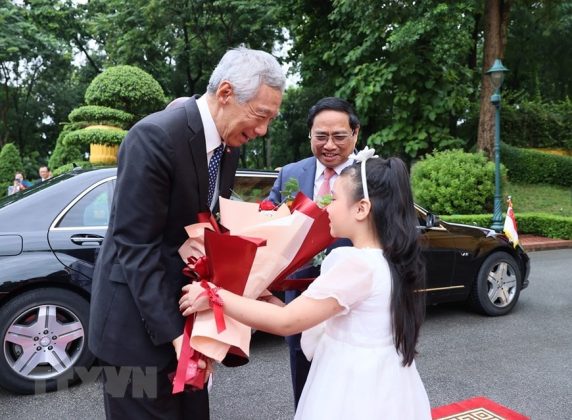 3 min 69 572x420 - Thủ tướng Phạm Minh Chính chủ trì lễ đón Thủ tướng Singapore