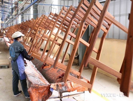 Năm 2020, đại dịch COVID-19 t&aacute;c động ti&ecirc;u cực đến ph&aacute;t triển kinh tế nhưng kim ngạch xuất khẩu l&acirc;m sản vẫn đạt tr&ecirc;n 12,6 tỷ USD, tăng 11,5% so với năm trước đ&oacute;. (Ảnh: TTXVN)